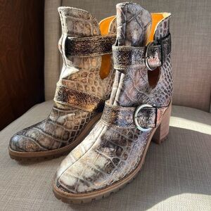 Right bank shoe co boots